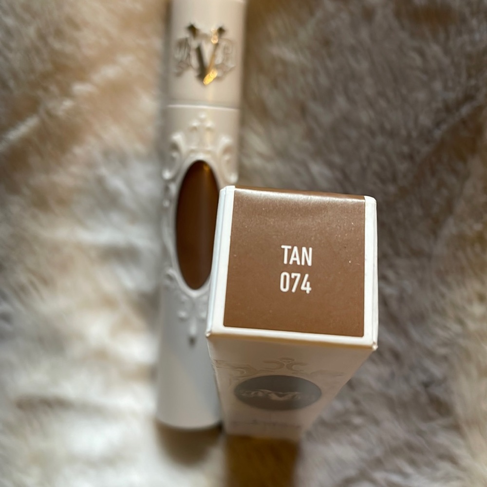 - KatVonD True Portrait Liquid To Powder Foundation - Picture 2 of 3